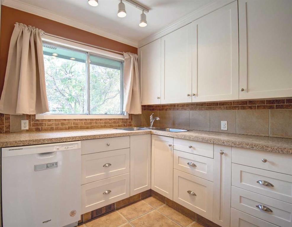 294 Southampton Drive SW photo 4