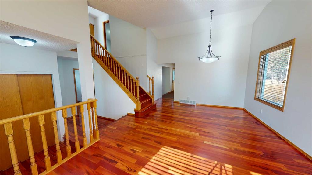 60 Sunmeadows Court SE photo 5