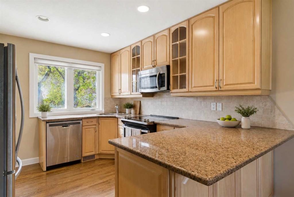 1211 Rosehill Drive NW photo 4