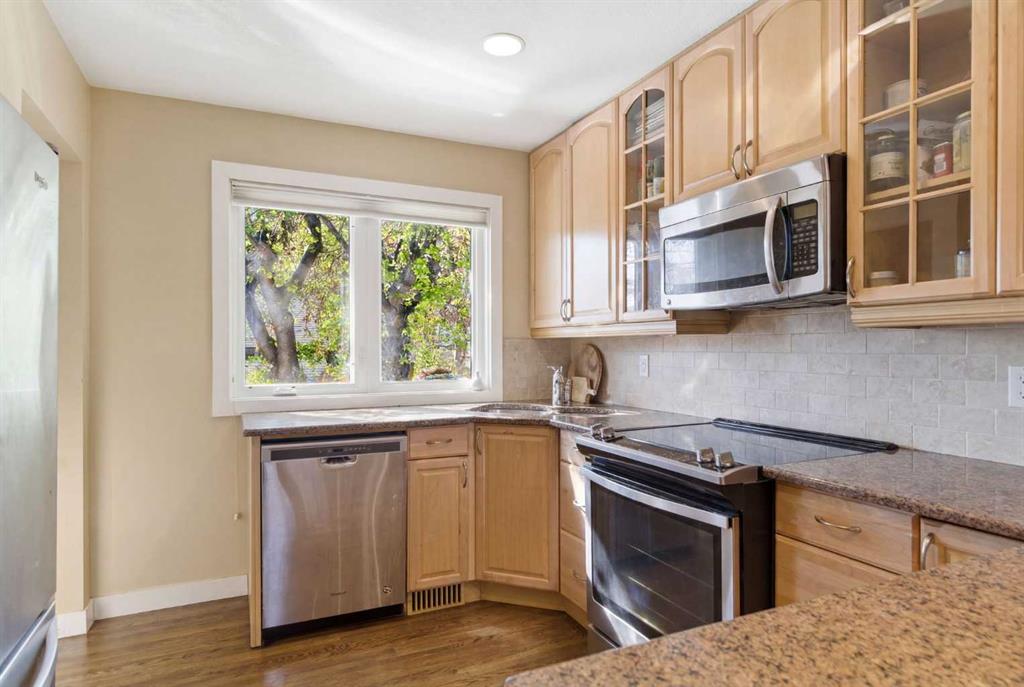1211 Rosehill Drive NW photo 5