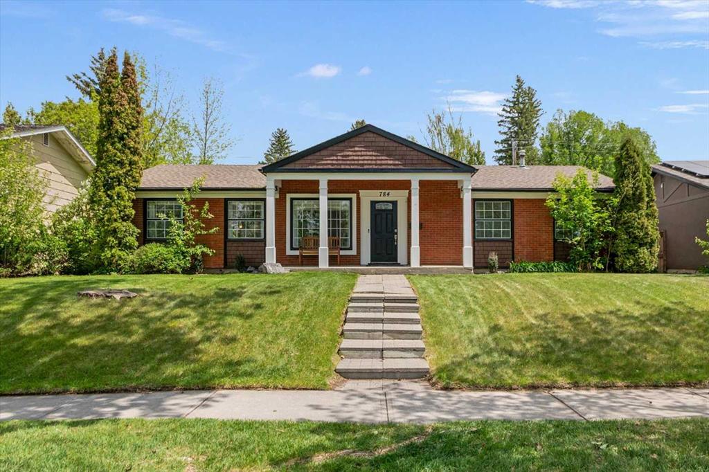 784 Acadia Drive SE photo 2