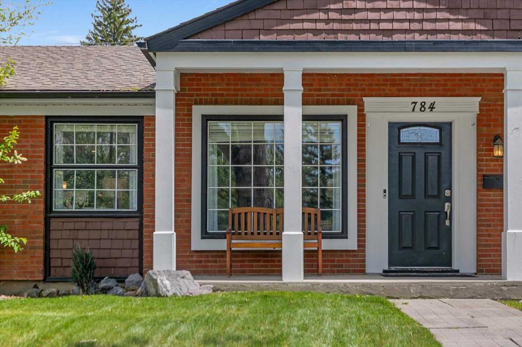 784 Acadia Drive SE photo 3