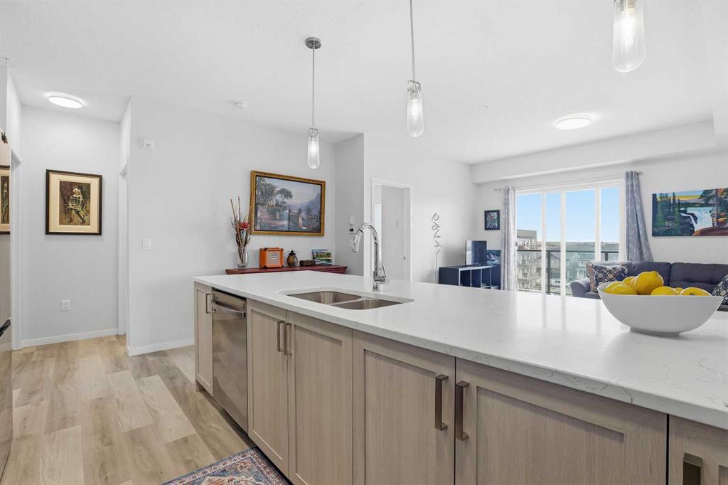 33 Carringham Gate NW #3420 photo 3