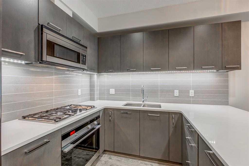 323 20 Avenue SW #102 photo 3