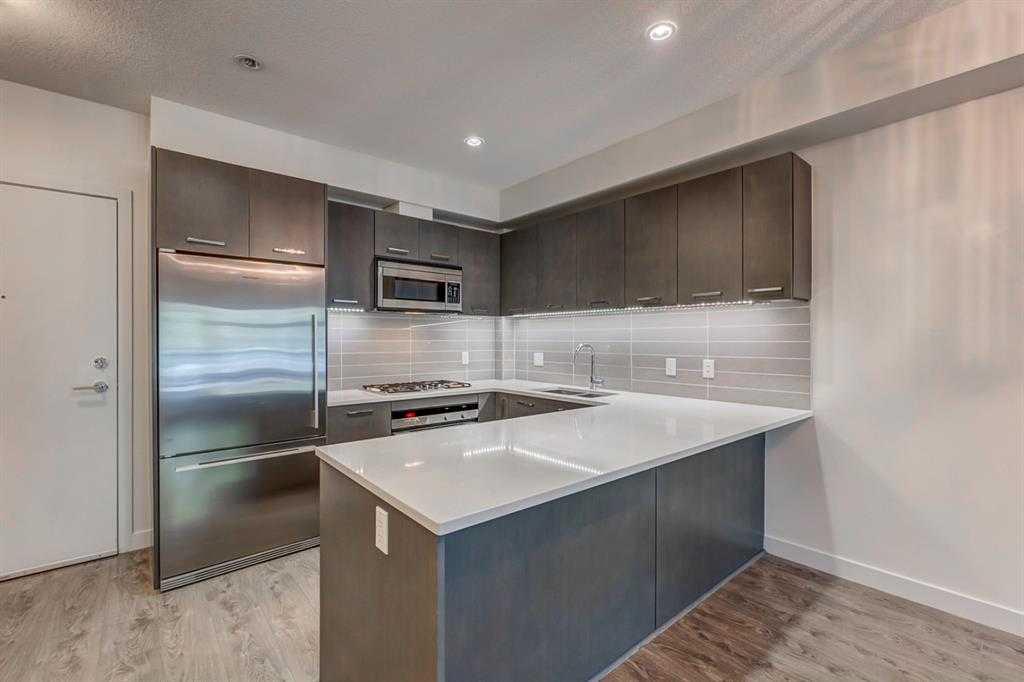 323 20 Avenue SW #102 photo 4