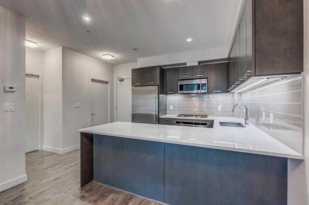 323 20 Avenue SW #102 photo 5