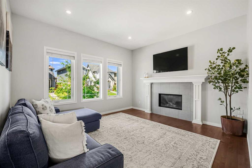 393 Marquis Heights SE photo 3