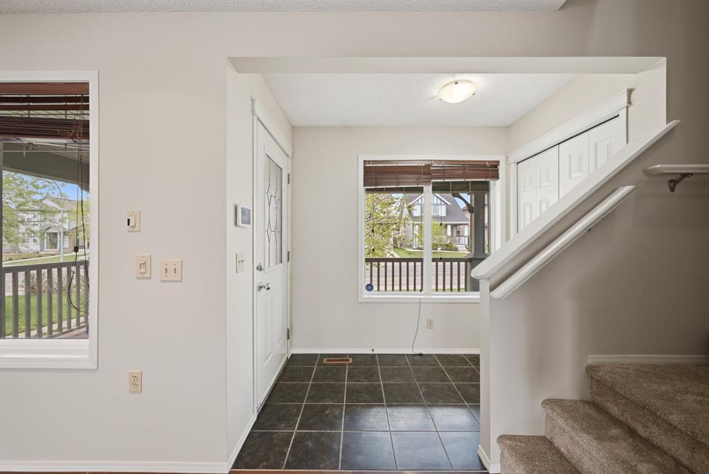 646 Everridge Drive SW photo 5