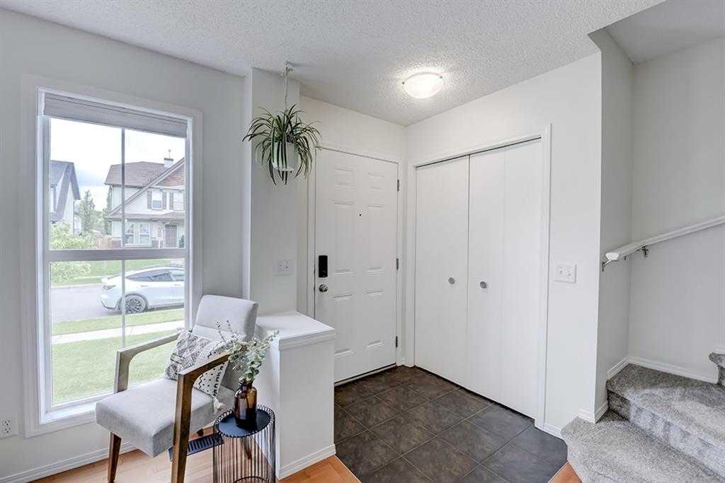 12 Elgin Meadows View SE photo 2