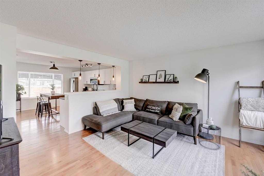12 Elgin Meadows View SE photo 3
