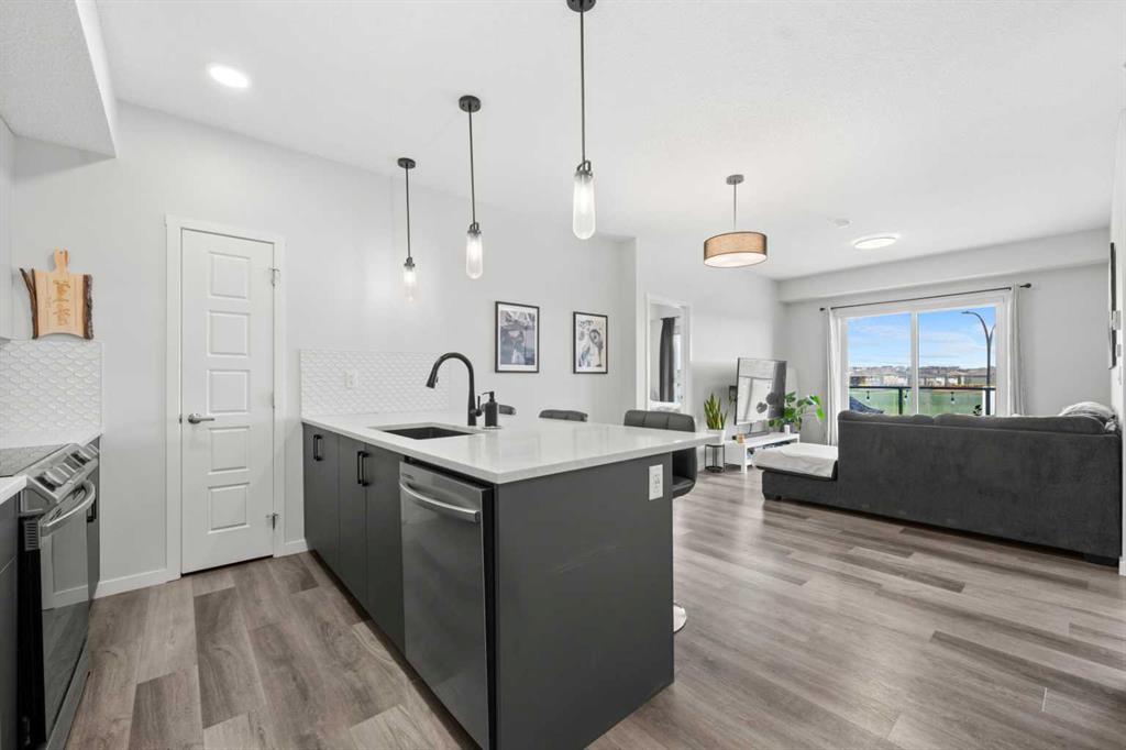 33 Carringham Gate NW #2213 photo 3