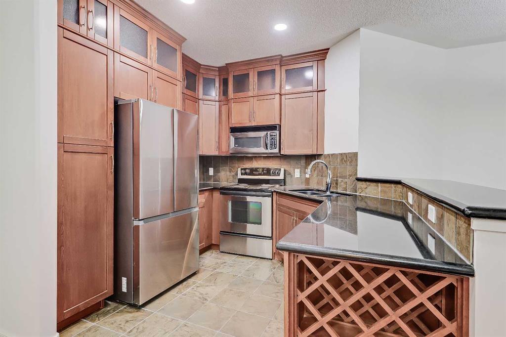 20 Discovery Ridge Close SW #120 photo 4