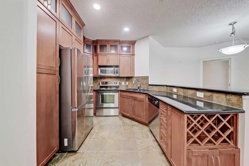 20 Discovery Ridge Close SW #120 photo 5