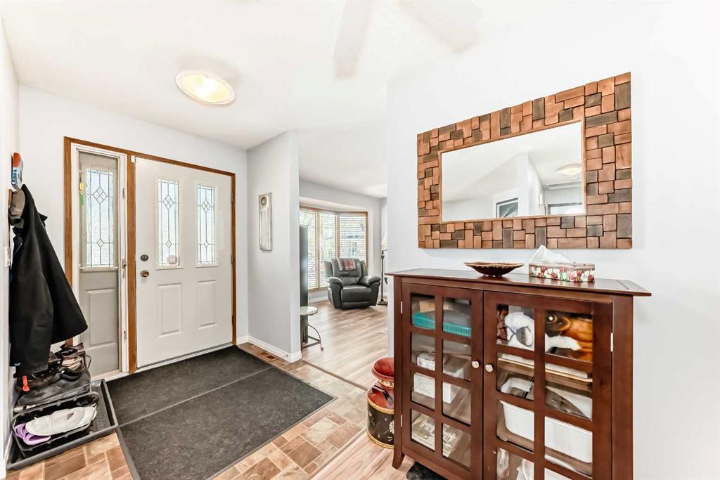 316 Glamorgan Place SW photo 2