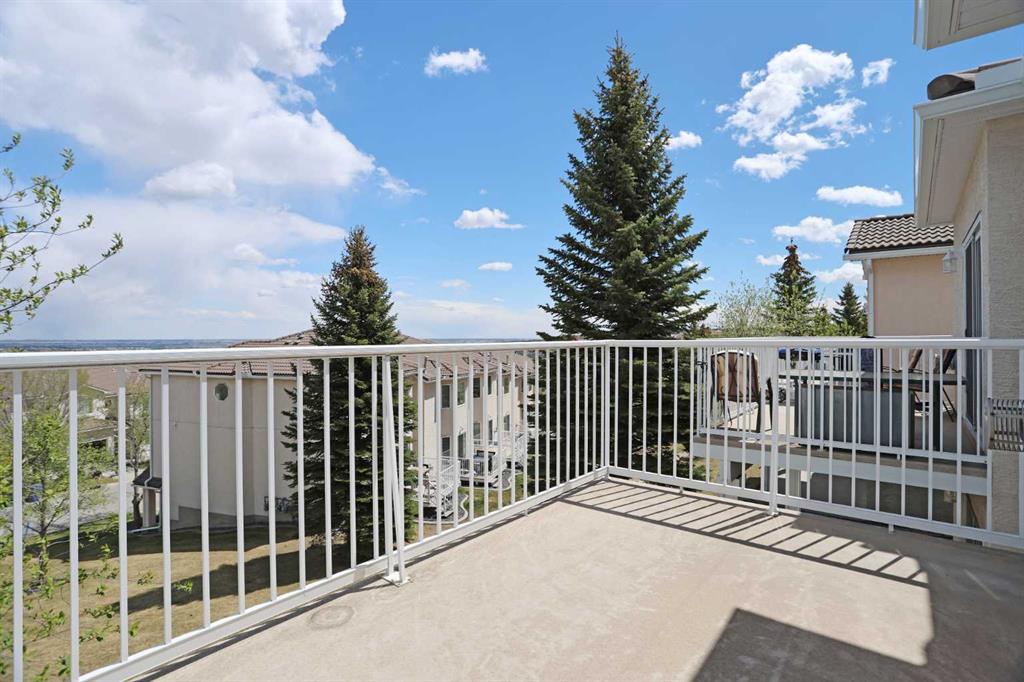 78 Hamptons Link NW photo 3
