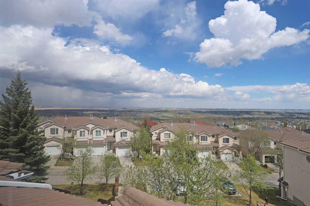 78 Hamptons Link NW photo 4
