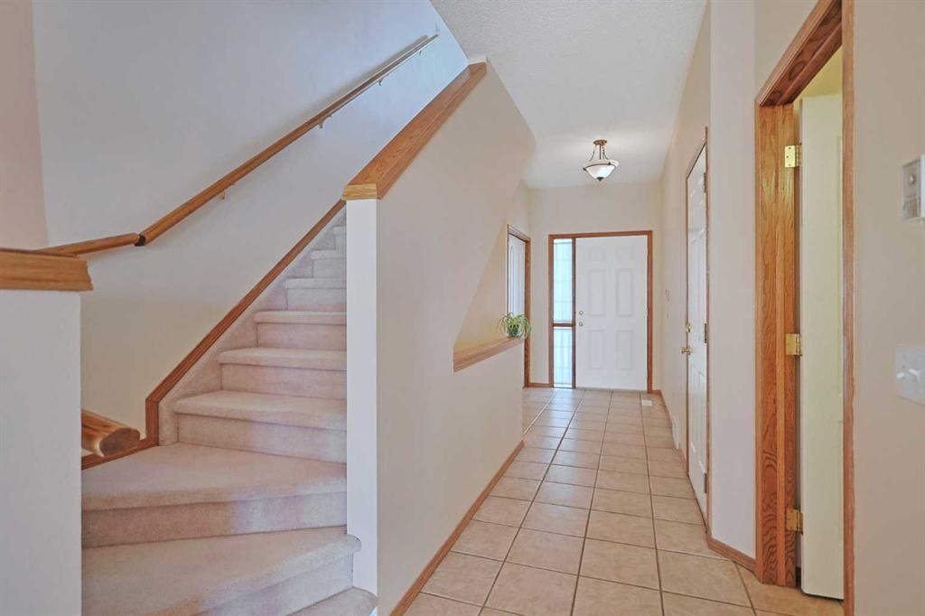 78 Hamptons Link NW photo 5