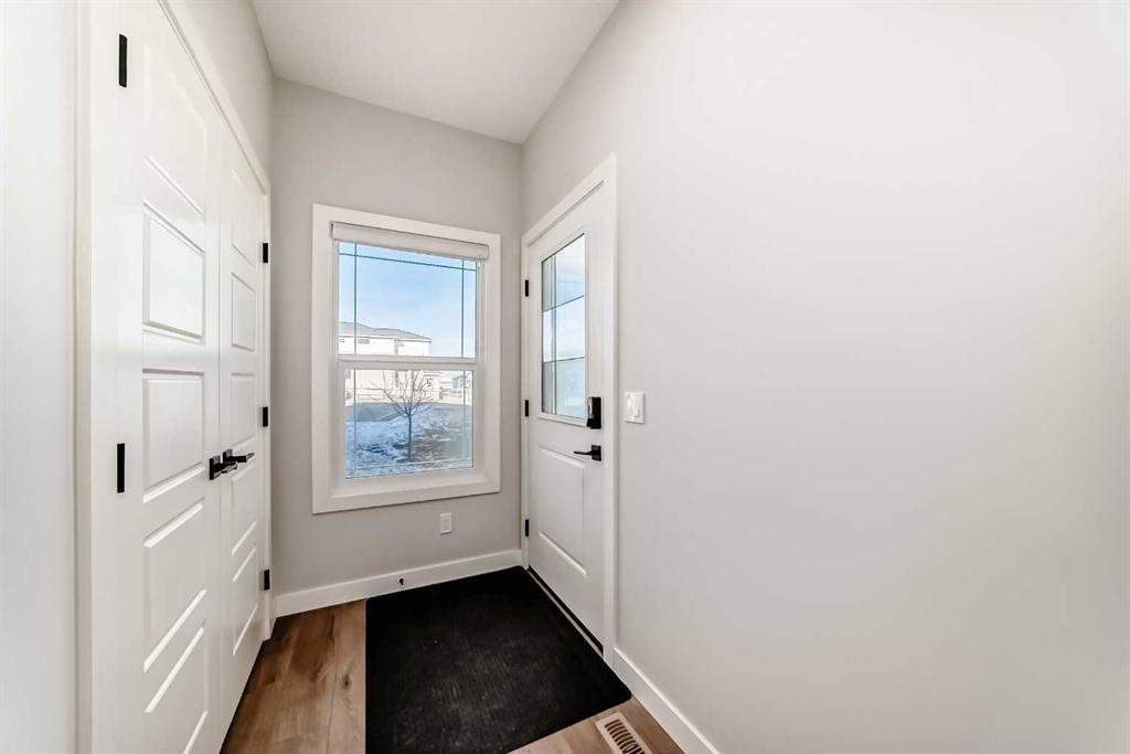 47 Amblefield Grove NW photo 3