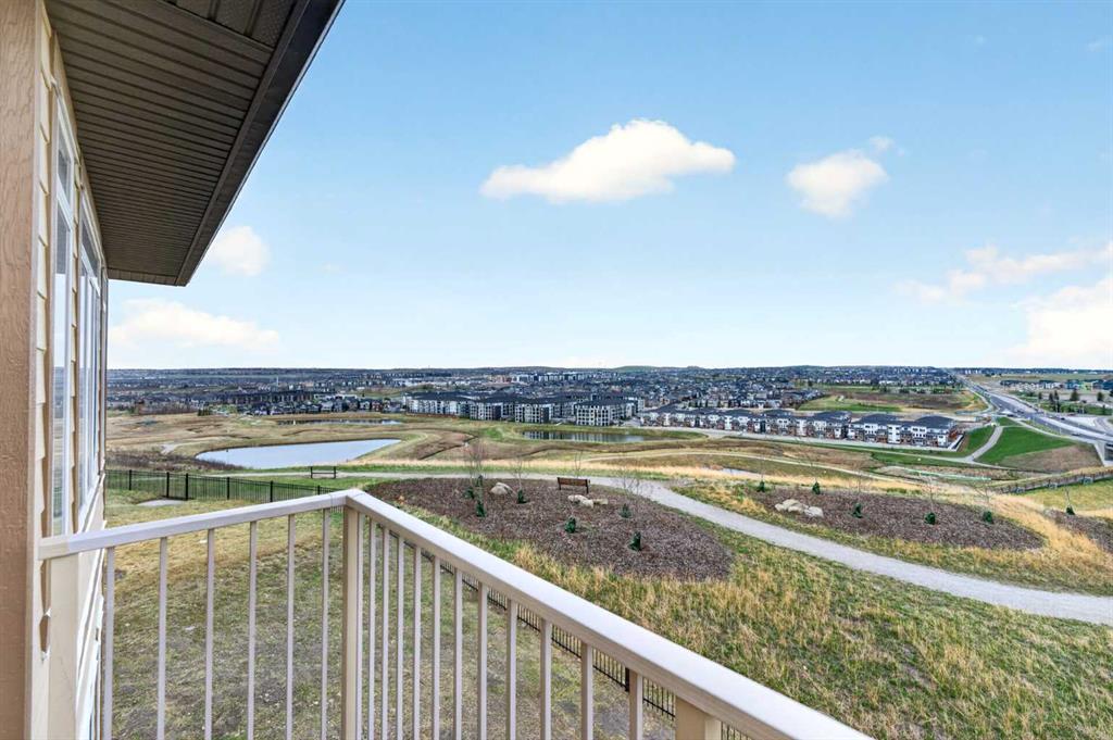 30 Evansborough View NW photo 3