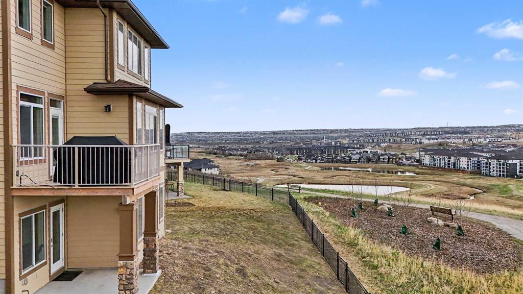 30 Evansborough View NW photo 4
