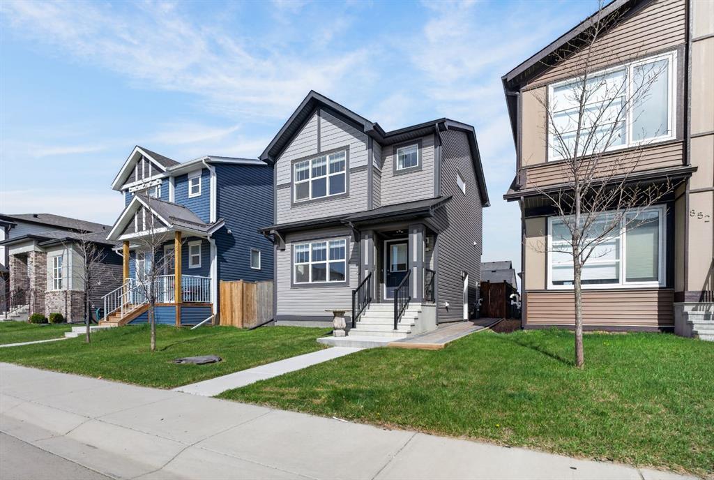 848 Chinook Gate Parade SW