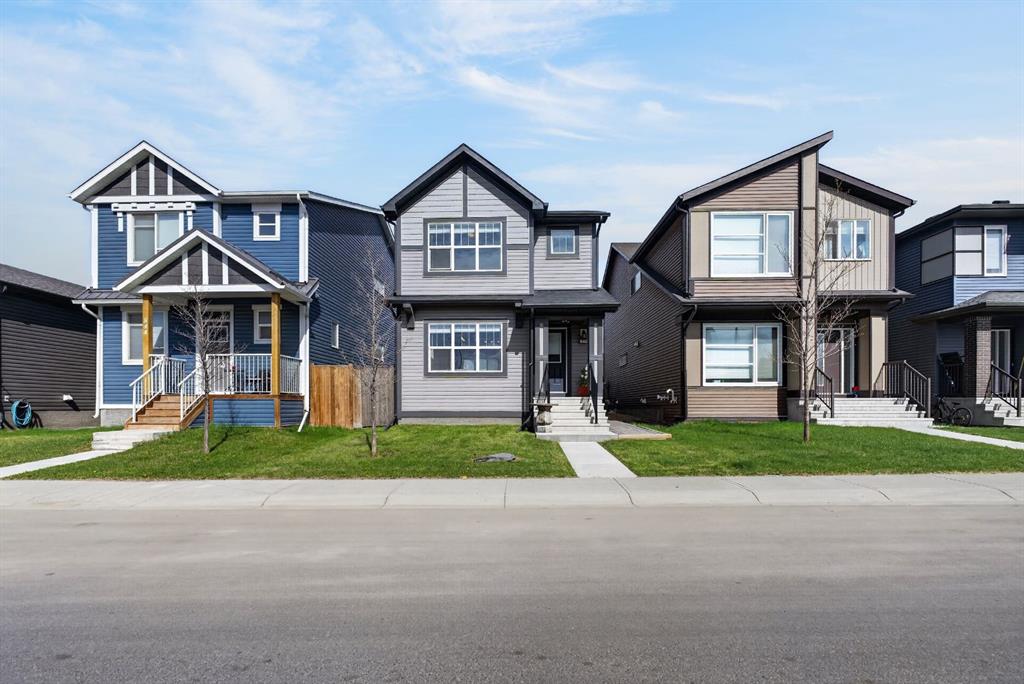848 Chinook Gate Parade SW photo 2