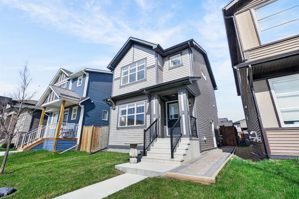 848 Chinook Gate Parade SW photo 3