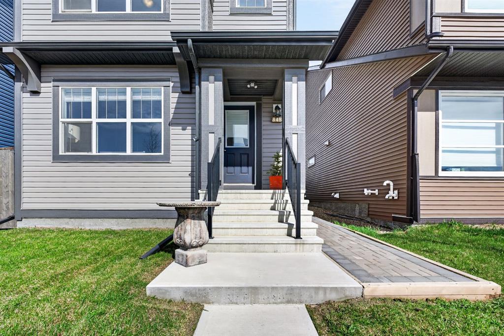 848 Chinook Gate Parade SW photo 4
