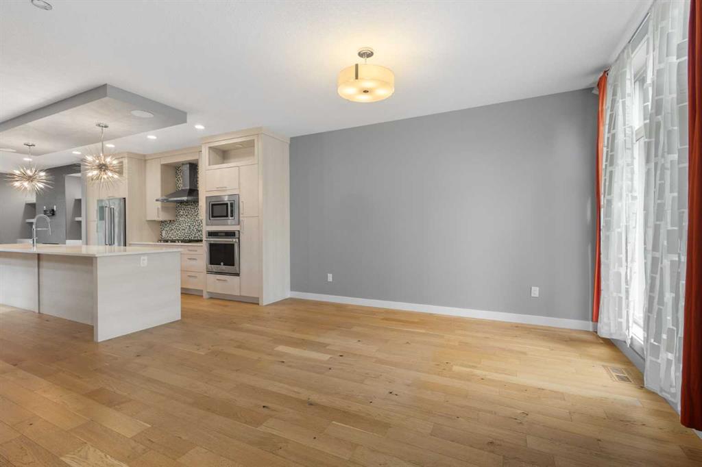 4905 21 Avenue NW photo 2