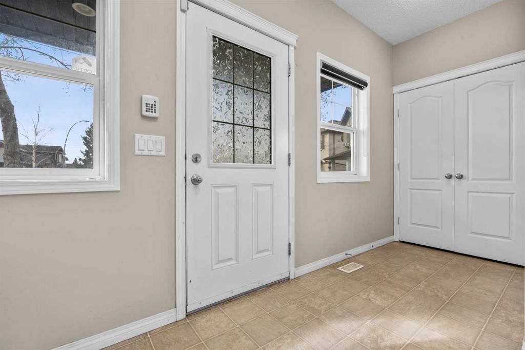 246 Martinwood Place NE photo 2