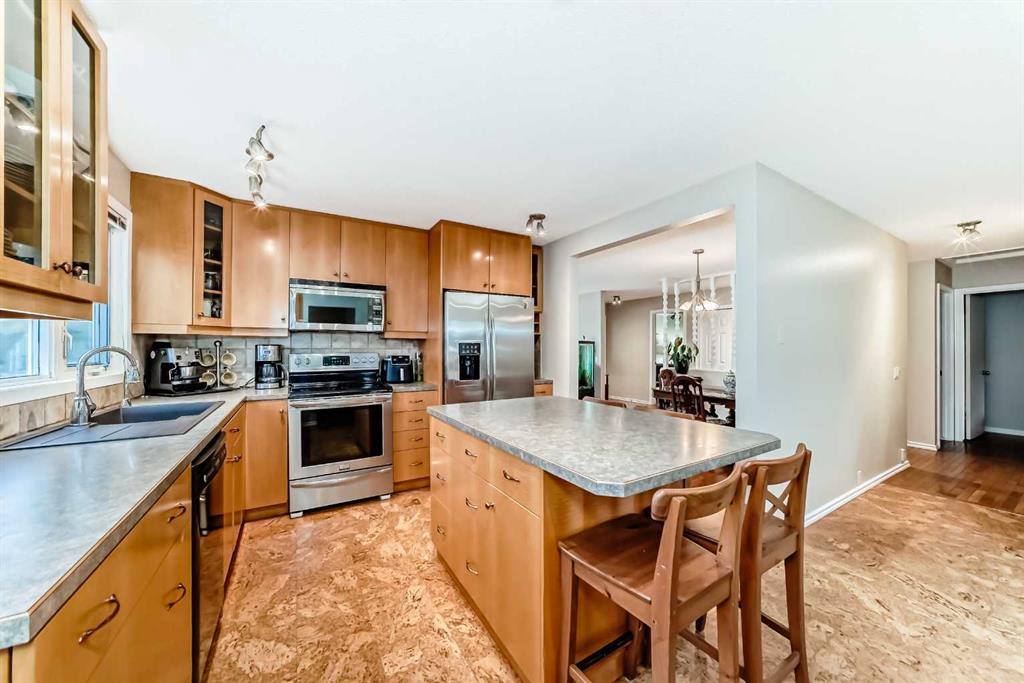 308 Cannington Place SW photo 2
