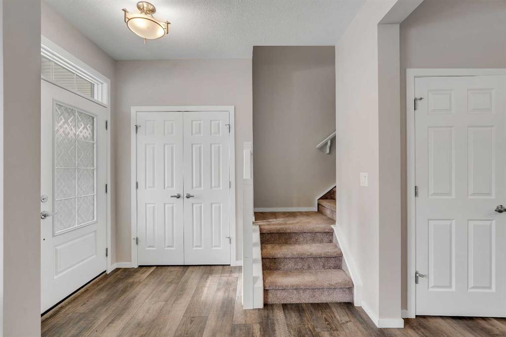 129 Yorkville Manor SW photo 2