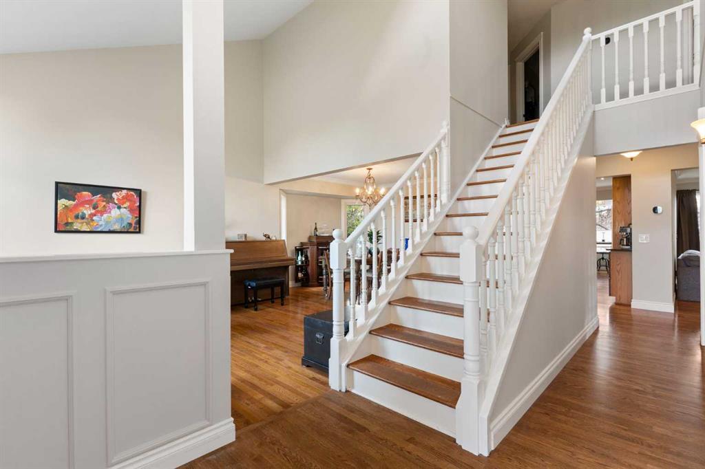 476 Silvergrove Gardens NW photo 3