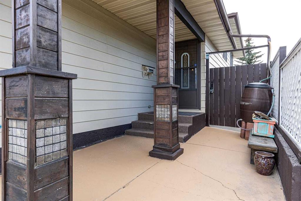 28 Beddington Crescent NE photo 3