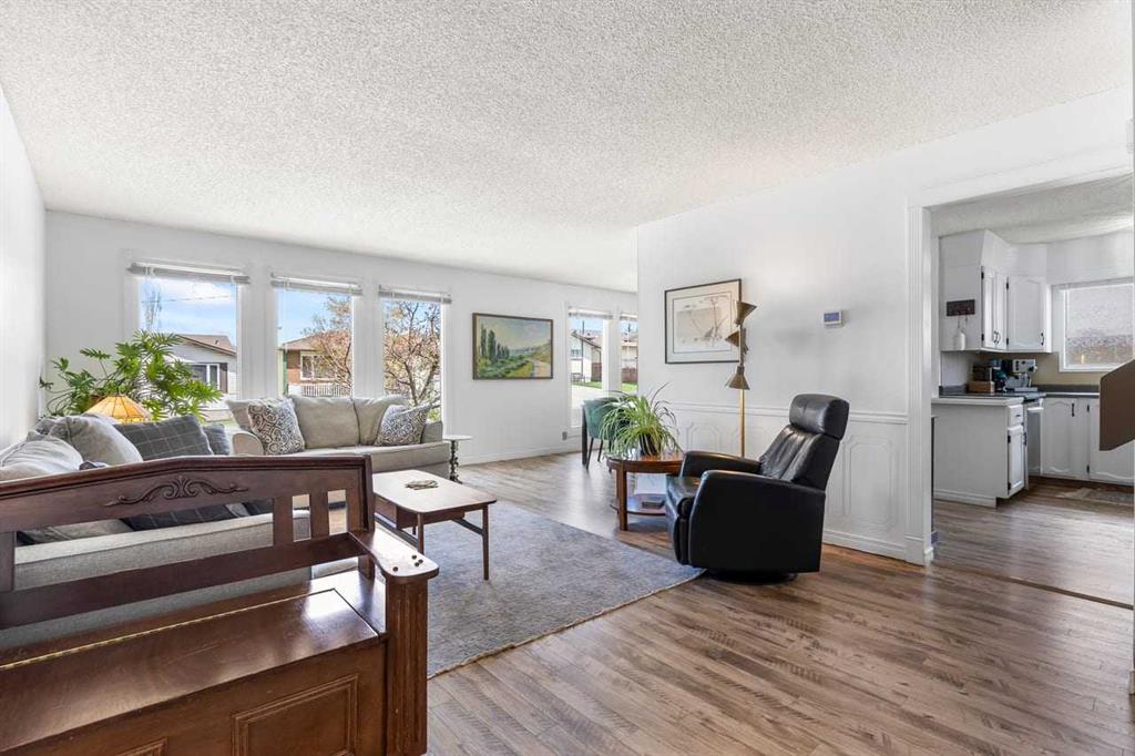 28 Beddington Crescent NE photo 5
