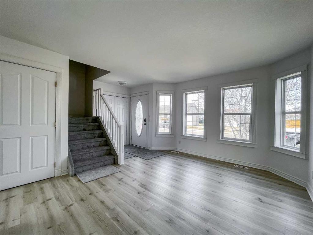 133 Diefenbaker Drive N photo 3