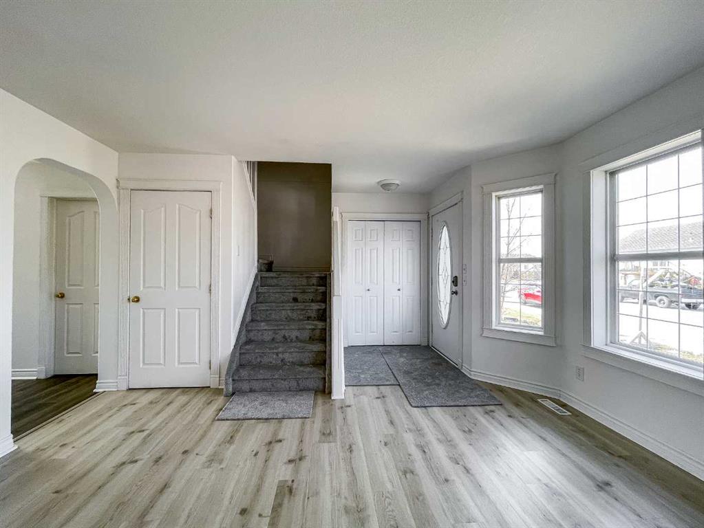 133 Diefenbaker Drive N photo 4