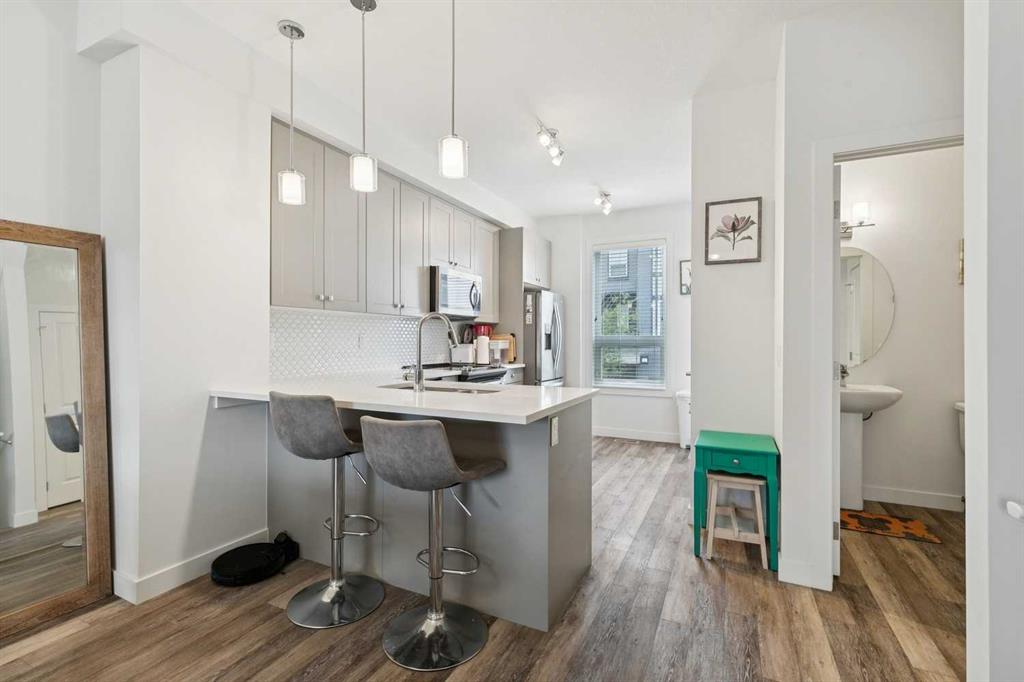 11 Evanscrest Mews NW #108 photo 3