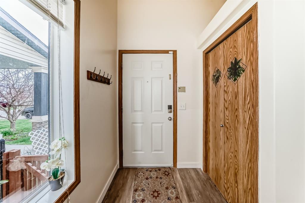 92 Everstone Rise SW photo 3