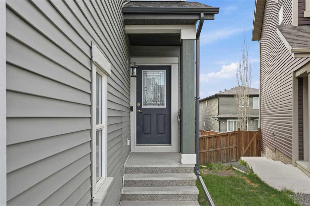 31 Evansridge Crescent NW photo 3