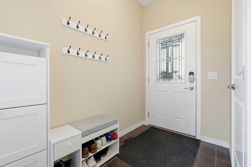 31 Evansridge Crescent NW photo 4