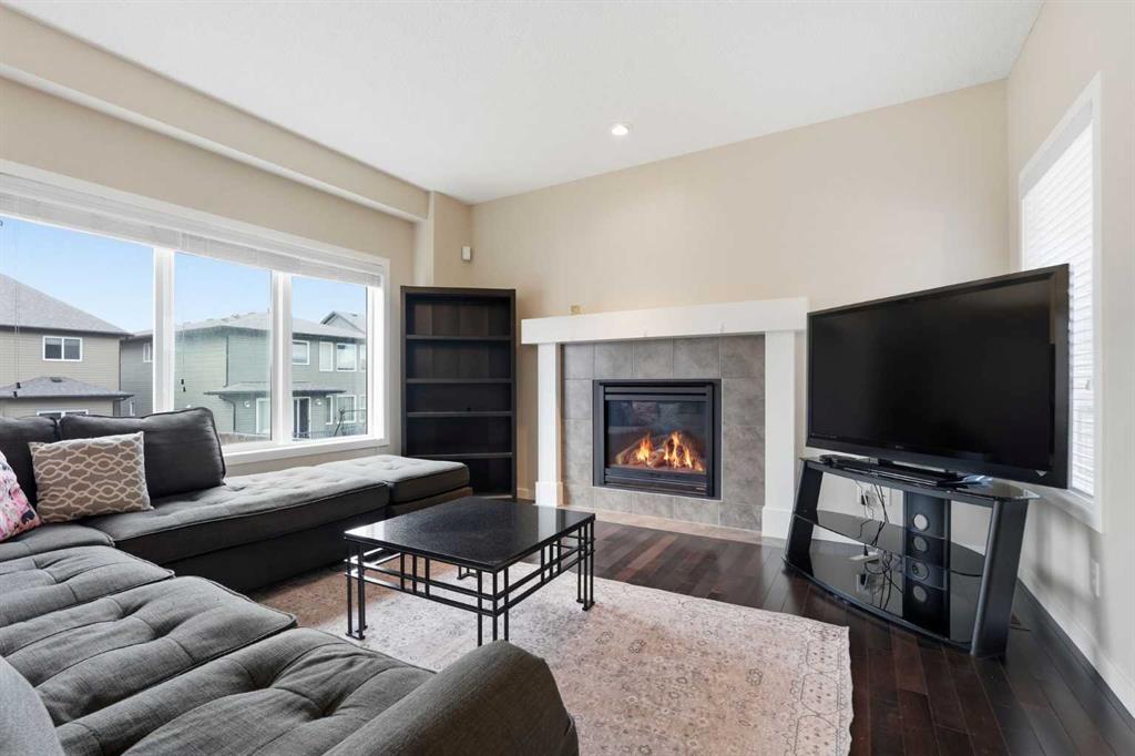31 Evansridge Crescent NW photo 5