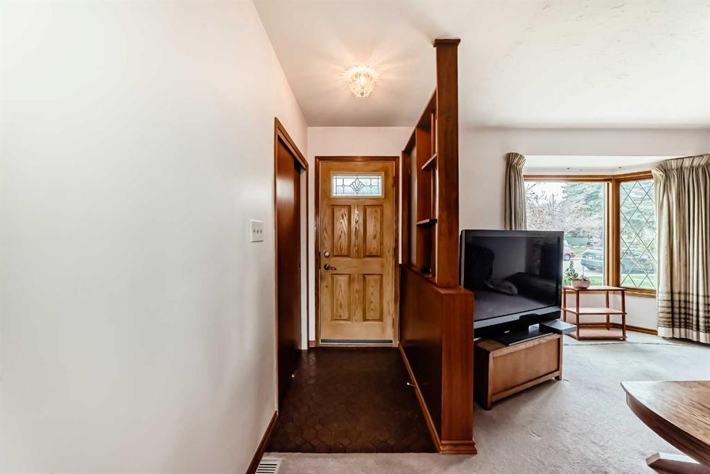 3132 48 Street SW photo 4
