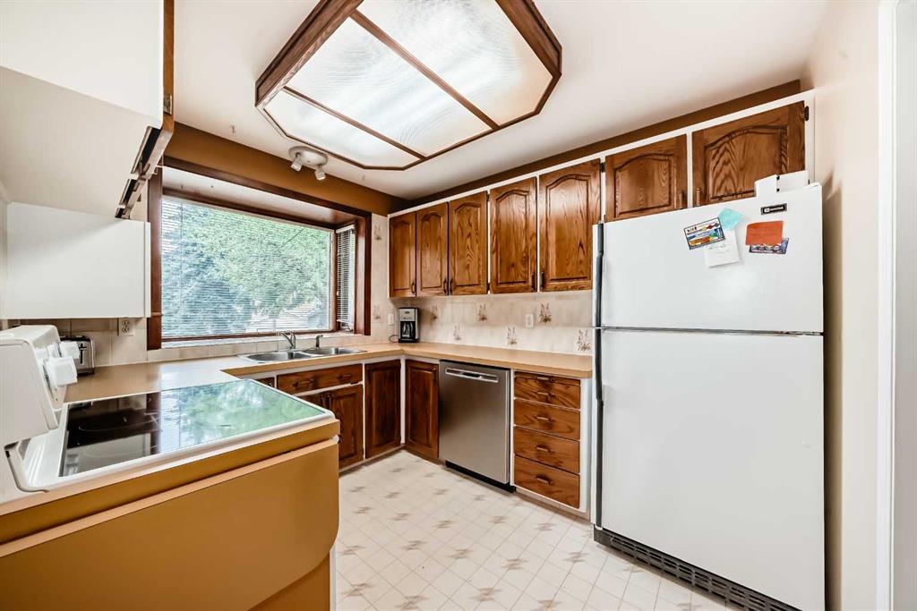 3132 48 Street SW photo 5