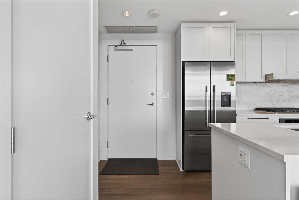 46 9 Street NE #806 photo 5