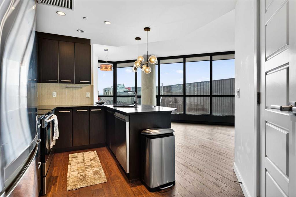 225 11 Avenue SE #2010 photo 2