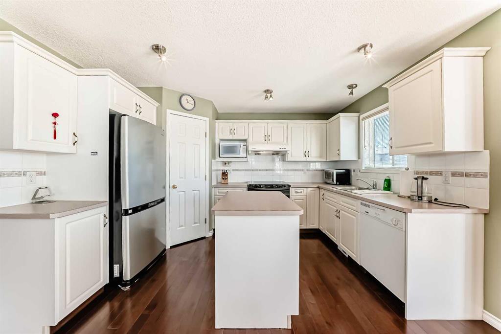 438 Bridlewood Place SW photo 3