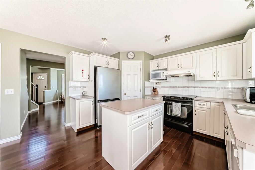 438 Bridlewood Place SW photo 4