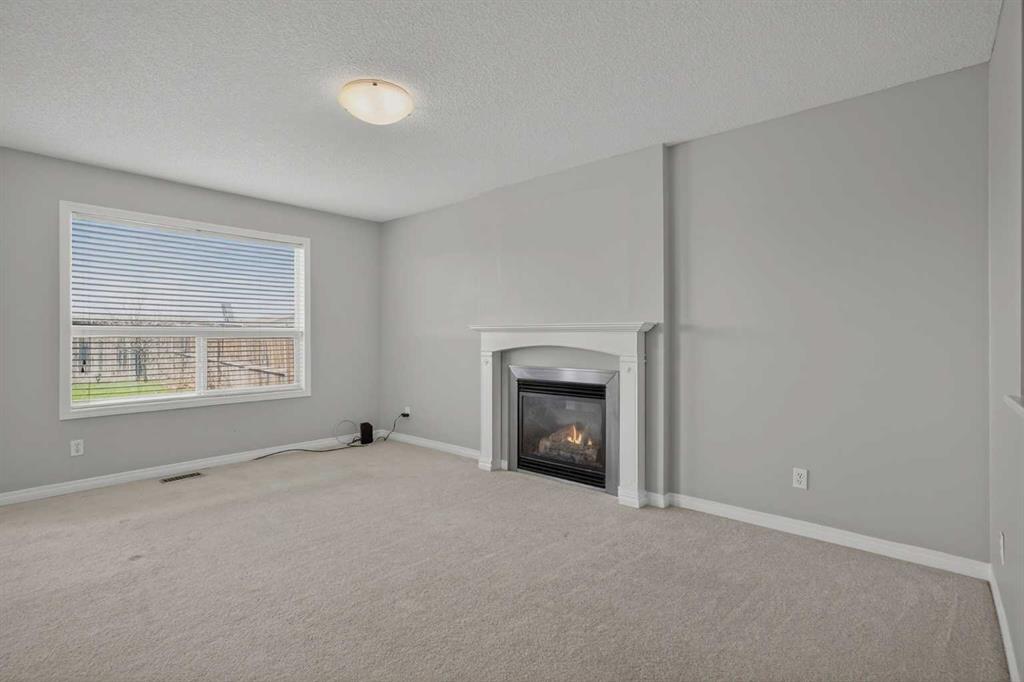 124 Everglen Way SW photo 3