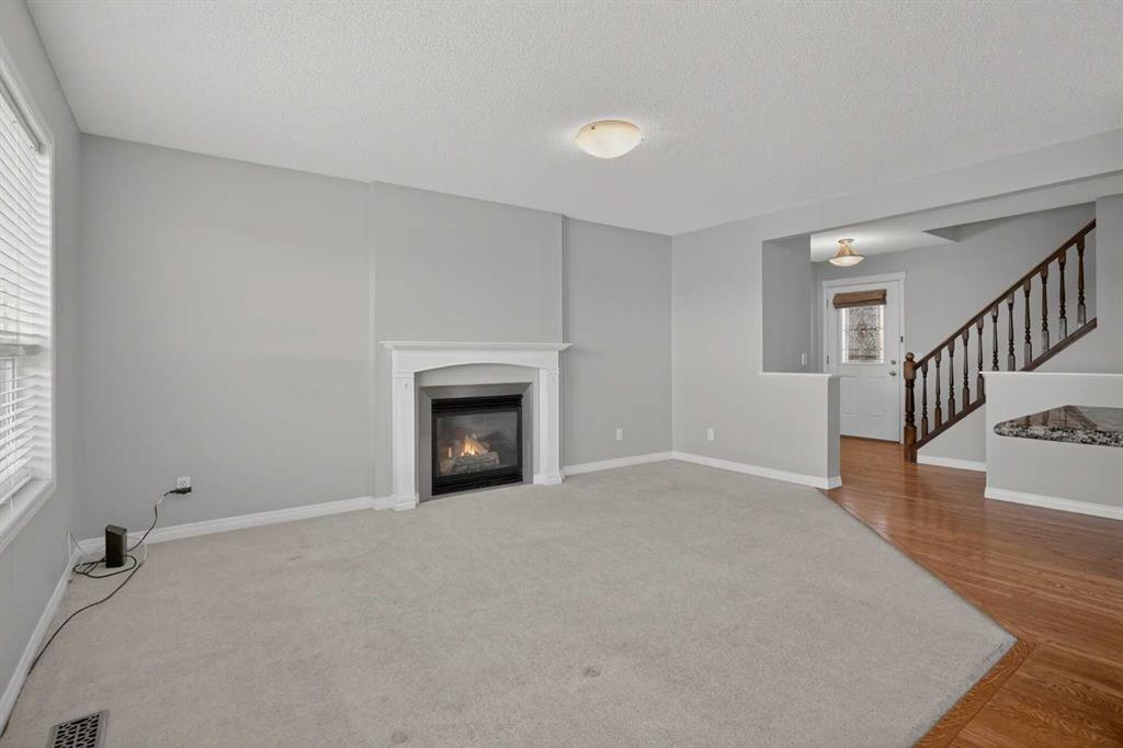 124 Everglen Way SW photo 5